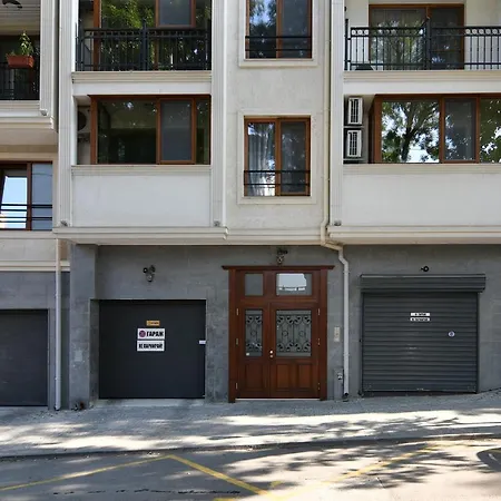 Modern Cozy Flat With Parking In Center Апартамент