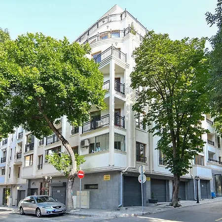 Апартамент Modern Cozy Flat With Parking In Center *
