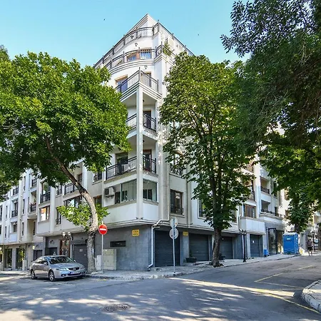 Апартамент Modern Cozy Flat With Parking In Center