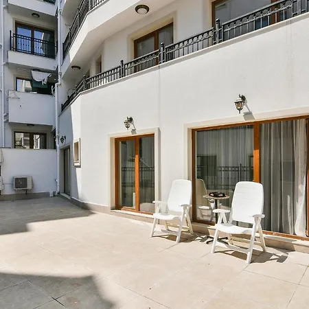 Апартамент Modern Cozy Flat With Parking In Center