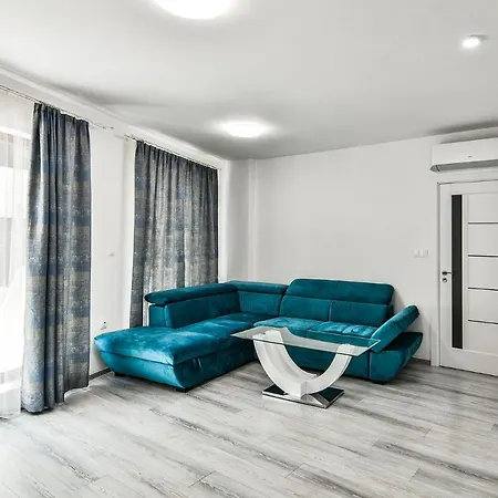 Modern Cozy Flat With Parking In Center